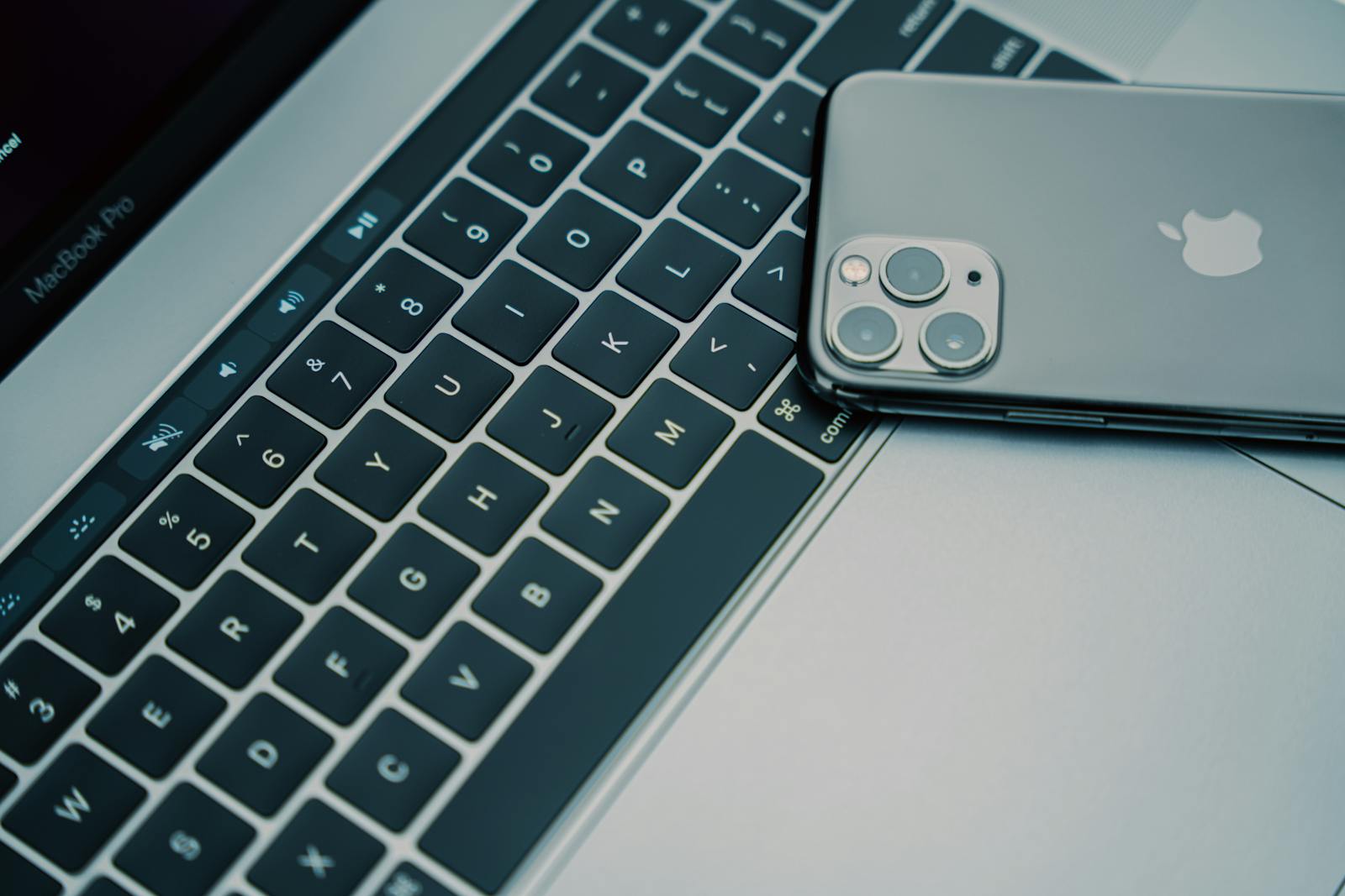 Windows-Entwicklungsplatz mit Remote-Xcode-Session auf einem Cloud-Mac für iOS-Builds