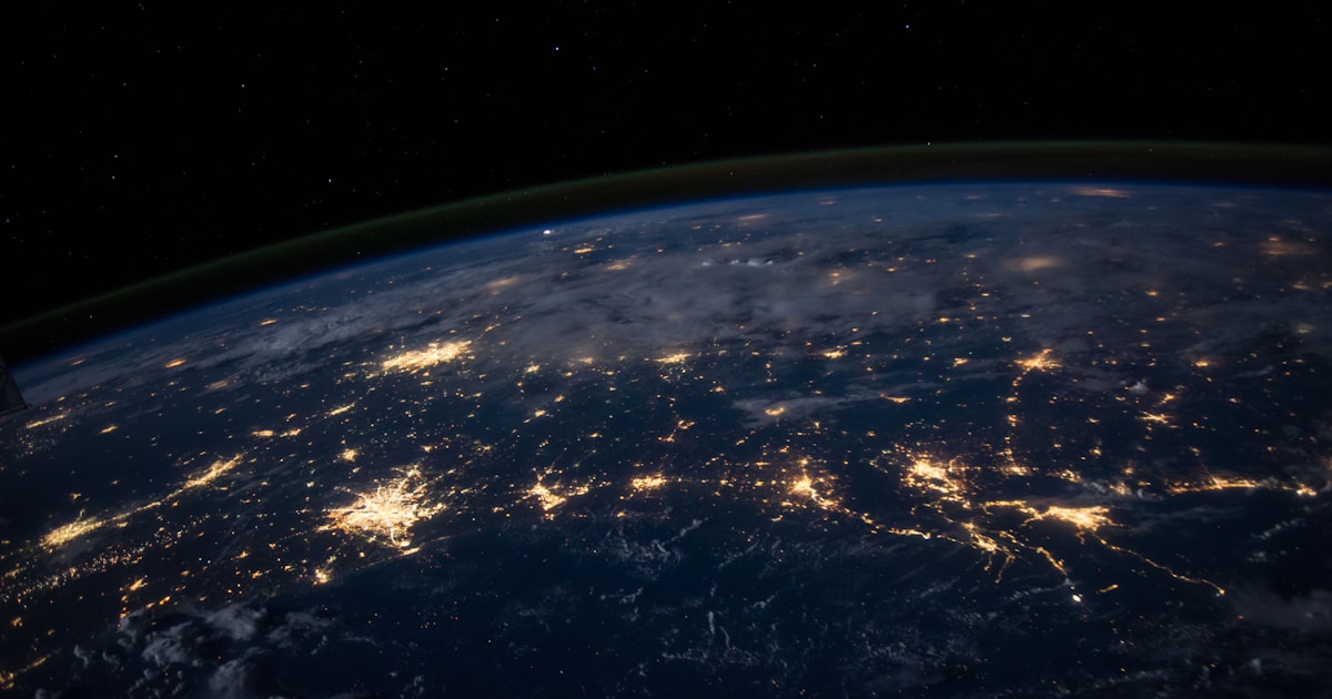 Connectivité mondiale et data center : concept pour l'hébergement multi-régions de Mac mini cloud